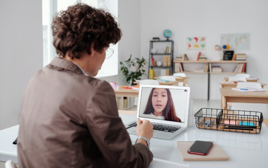 Comparing Online and Offline Digital Marketing Courses
